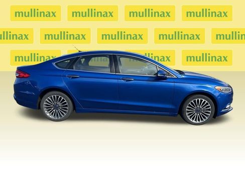 Used 2017 Ford Fusion SE image 2