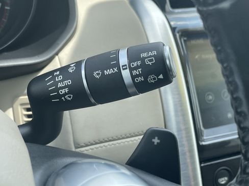Used 2017 Land Rover Discovery HSE AWD/4WD image 18