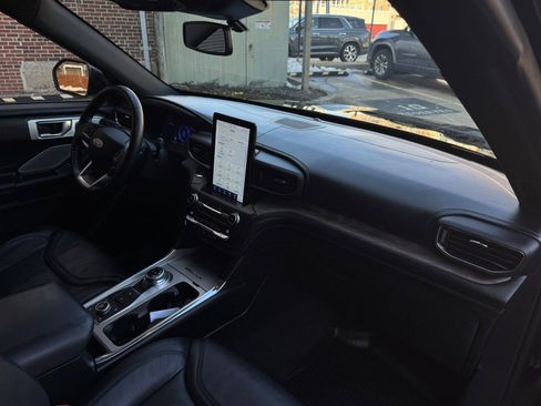 Used 2020 Ford Explorer Platinum w/ Premium Technology Package image 28