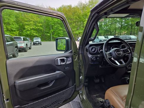 Used 2023 Jeep Wrangler Unlimited Sahara w/ Cold Weather Group AWD/4WD image 16