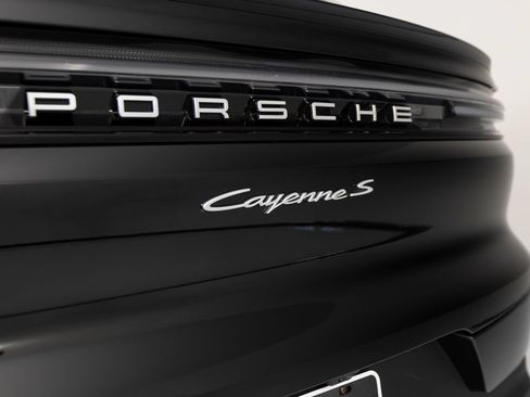 Certified 2025 Porsche Cayenne S AWD/4WD image 44