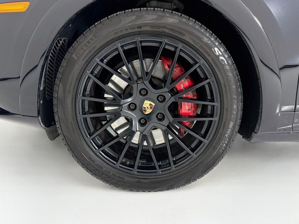 Certified 2022 Porsche Cayenne GTS AWD/4WD image 11