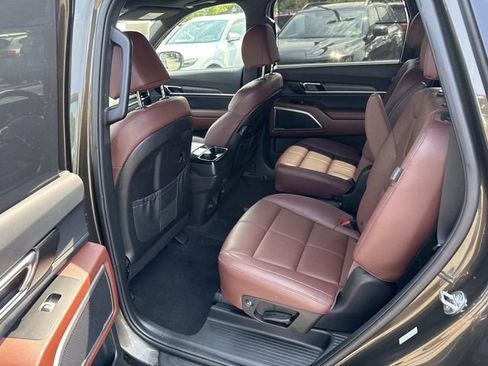 Used 2024 Kia Telluride EX w/ EX Captain's Chair Package AWD/4WD image 17