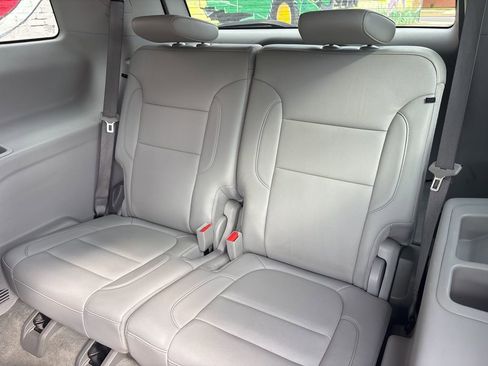 Used 2023 GMC Acadia SLT image 22