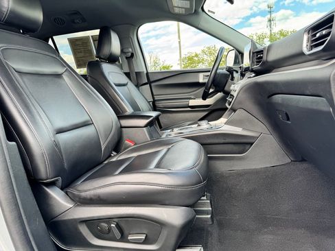 Used 2023 Ford Explorer XLT w/ Equipment Group 202A AWD/4WD image 10