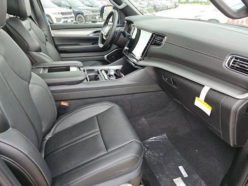 New 2026 Jeep Grand Wagoneer 4WD image 11