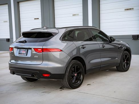 Used 2017 Jaguar F-PACE Prestige image 7