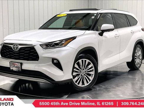 Used 2024 Toyota Highlander Platinum AWD/4WD image 1