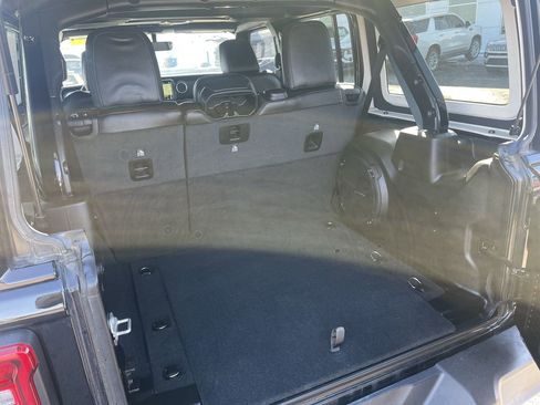 Used 2021 Jeep Wrangler Unlimited Sahara image 26