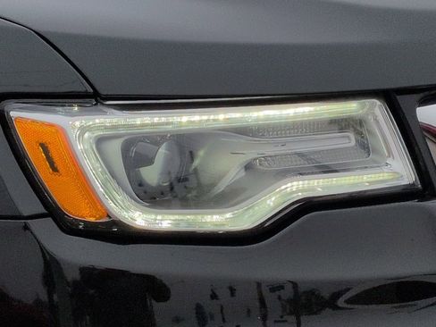 Used 2020 Jeep Grand Cherokee Overland image 10