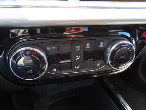 Used 2024 Chevrolet Trax LT w/ Driver Confidence Package FWD image 23