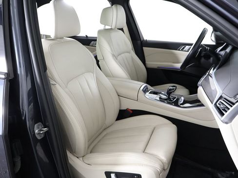 Used 2022 BMW X5 M50i AWD/4WD image 36