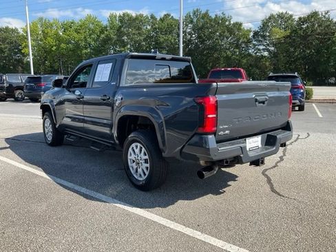 Used 2024 Toyota Tacoma SR5 AWD/4WD image 22