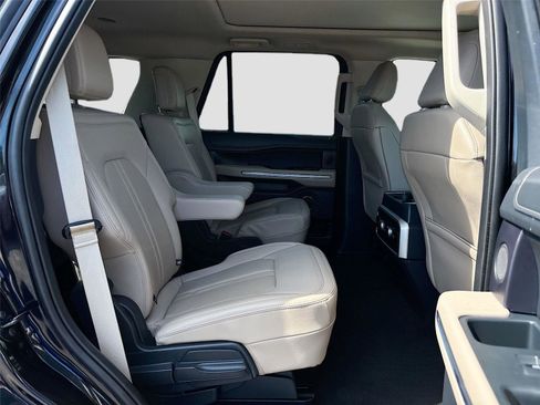Used 2024 Ford Expedition Limited image 34