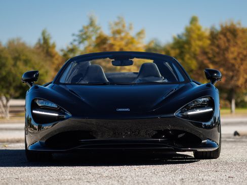 Used 2024 McLaren 750S Spider image 14