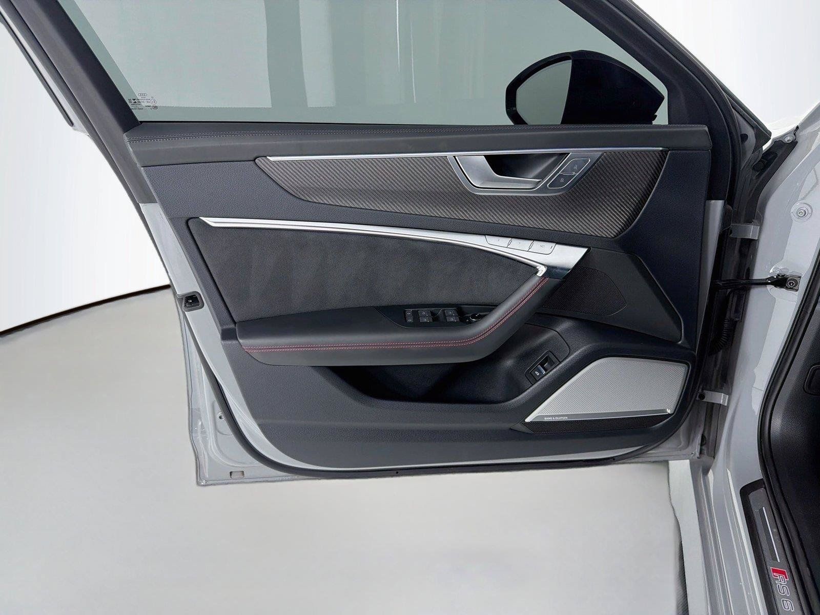Used 2022 Audi RS 6 AWD/4WD image 6