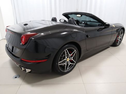 Used 2016 Ferrari California T RWD image 9