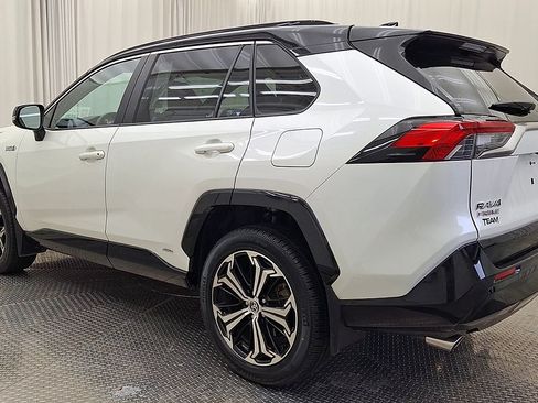 Certified 2021 Toyota RAV4 XSE w/ Weather Package AWD/4WD image 9