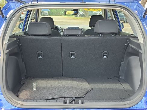 Used 2024 Hyundai Venue SEL FWD image 6