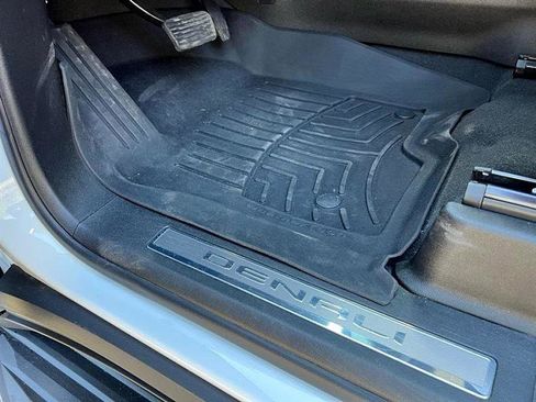 Used 2023 GMC Yukon XL Denali image 19