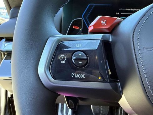 Used 2025 BMW M5 w/ Executive Package image 34