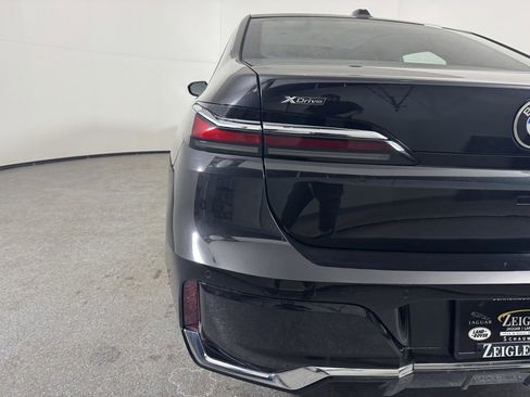 Used 2025 BMW 740i xDrive image 9