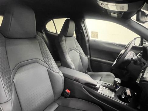 Used 2022 Lexus UX 200 w/ Accessory Package (Z2) image 11