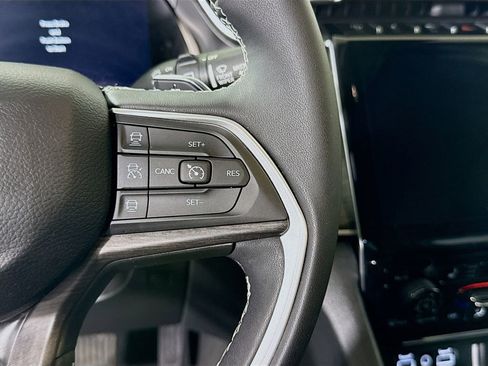 Used 2023 Jeep Grand Cherokee Limited w/ Black Appearance Package image 21