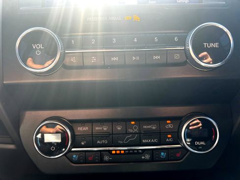 Used 2021 Ford Expedition XLT image 19