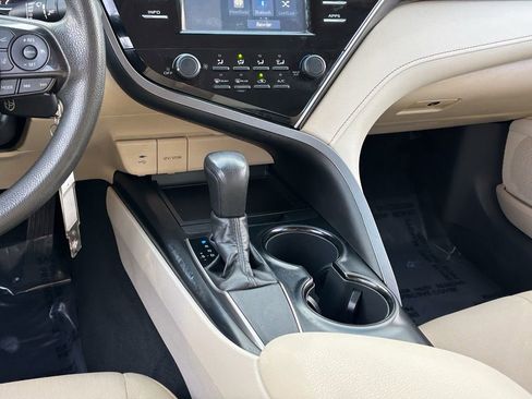 Used 2018 Toyota Camry LE image 20