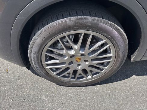 Used 2016 Porsche Cayenne S image 38