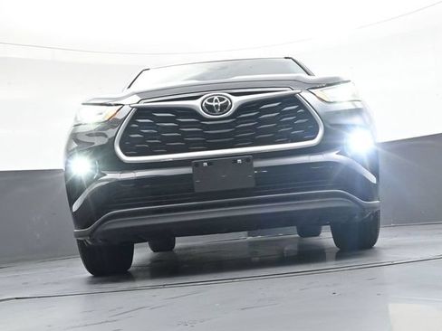 Used 2023 Toyota Highlander XLE AWD/4WD image 37