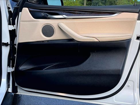 Used 2017 BMW X5 xDrive40e image 23