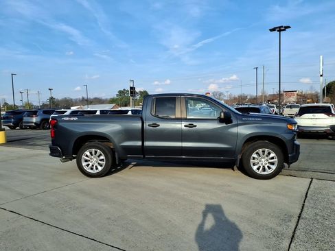 Used 2019 Chevrolet Silverado 1500 Custom w/ Custom Value Package image 4