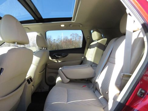 Used 2018 Nissan Rogue SV w/ Sun & Sound Touring Package image 20