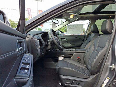 New 2026 Nissan Rogue Platinum w/ Platinum Premium Package image 9