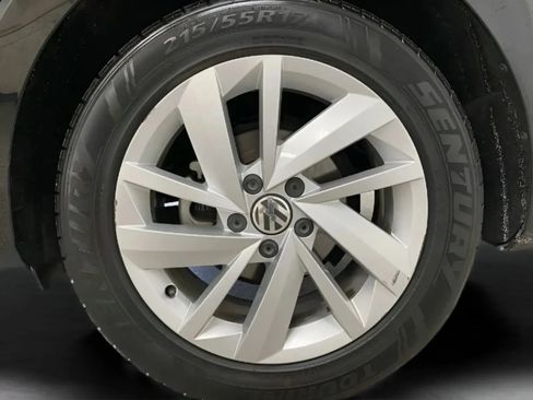 Used 2018 Volkswagen Passat 2.0T SE FWD image 25