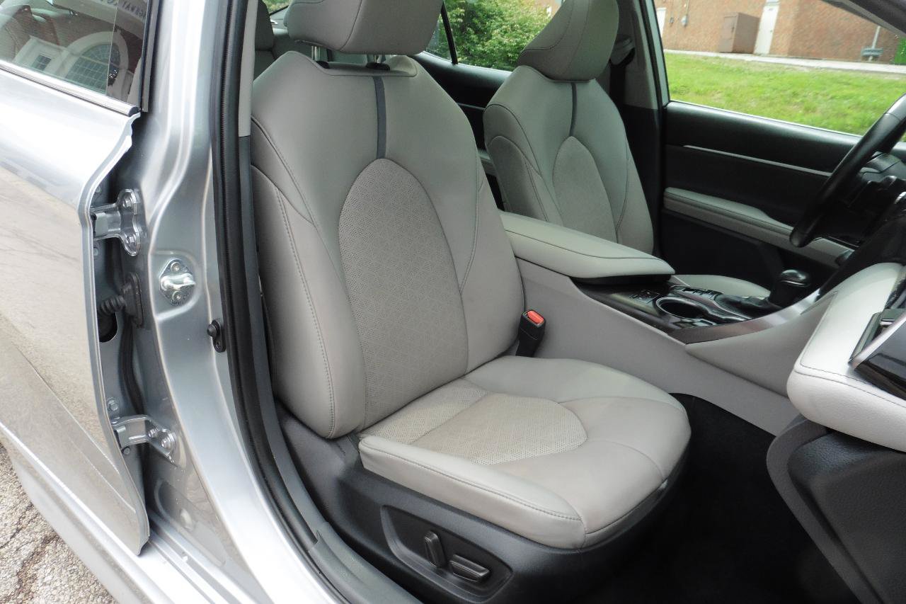 Used 2023 Toyota Camry XSE FWD image 15