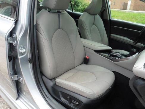 Used 2023 Toyota Camry XSE FWD image 15