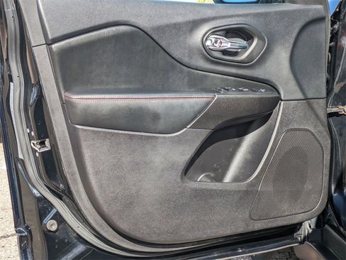 Certified 2020 Jeep Cherokee Trailhawk w/ Cold Weather Group image 13