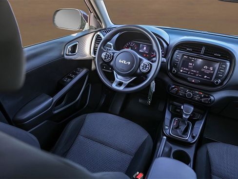 Used 2022 Kia Soul LX image 24