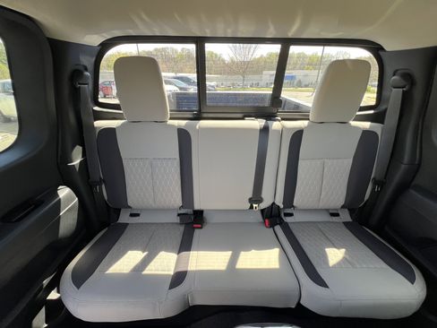 Used 2021 Nissan Titan SV w/ SV Convenience Package image 27