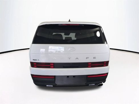 Used 2025 Hyundai Santa Fe SE FWD image 6