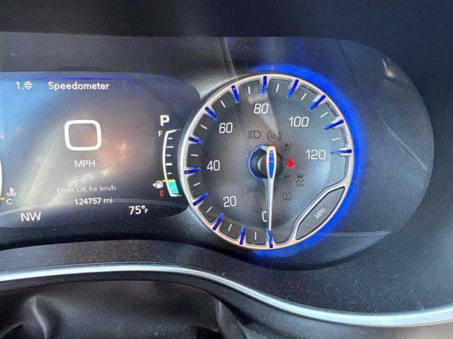 Used 2017 Chrysler Pacifica Touring-L Plus w/ Advanced Safetytec Group FWD image 10