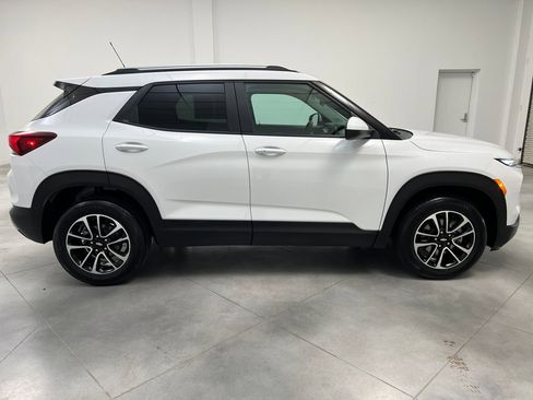 Used 2025 Chevrolet TrailBlazer LT AWD/4WD image 8