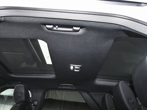 Used 2023 Land Rover Discovery S R-Dynamic image 64