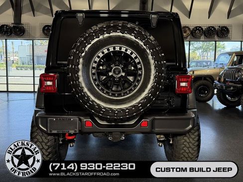 Used 2025 Jeep Wrangler Unlimited Rubicon w/ Convenience Group AWD/4WD image 13
