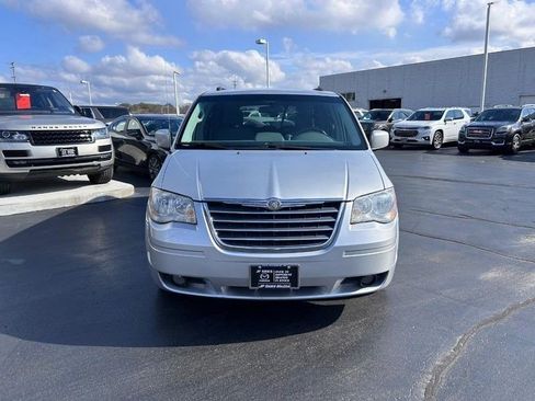 Used 2010 Chrysler Town & Country Touring image 2