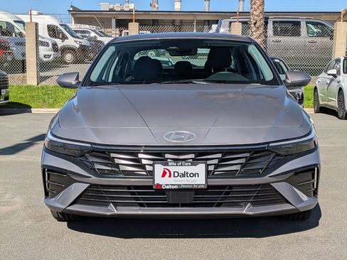New 2026 Hyundai Elantra Limited FWD image 2