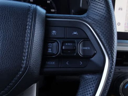 Used 2025 Toyota Tacoma TRD Sport image 38